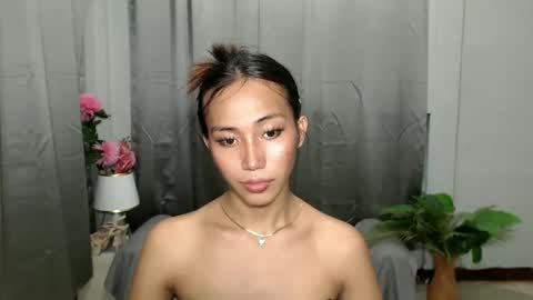 Snapshot of sweetiie_caren chatting on February 5, 8:00 am CAREN online show from February 5, 8:00 am