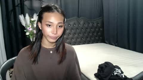 Snapshot of sweetiie_caren chatting on February 2, 8:13 am CAREN online show from February 2, 8:13 am