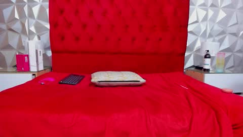 Lauren online show from March 27, 8:26 am