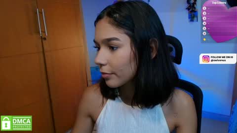 Snapshot of sweetlittlevenus chatting on February 5, 10:51 am Venus online show from February 5, 10:51 am