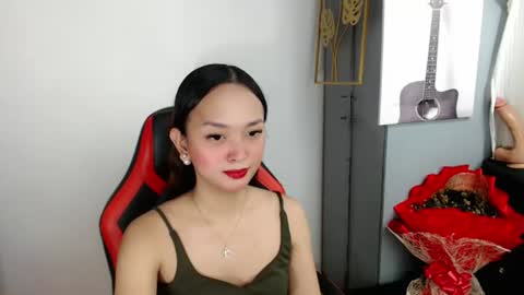 Sienna Lux online show from July 11, 7:30 am