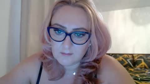 Snapshot of sweetmayacutie chatting on September 22, 8:35 am sweetmaya online show from September 22, 8:35 am