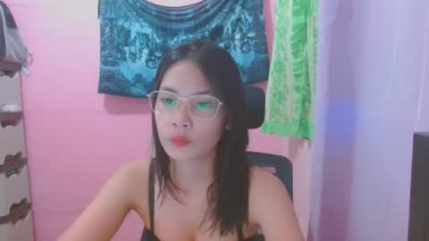 Mia online show from August 4, 5:24 am