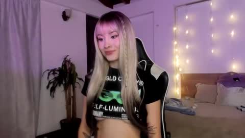 Cat independent model  online show from February 18, 4:15 am