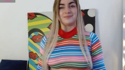 Snapshot of sweett_minionn chatting on January 6, 2:58 pm IG valeen mo Vale My schedule Monday to Friday900 am - 300 pm online show from January 6, 2:58 pm