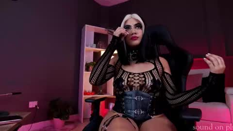 sweett_nikky online show from October 21, 9:19 pm