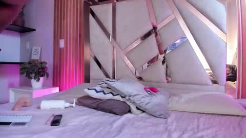 sweetviolet___ online show from November 16, 1:33 pm