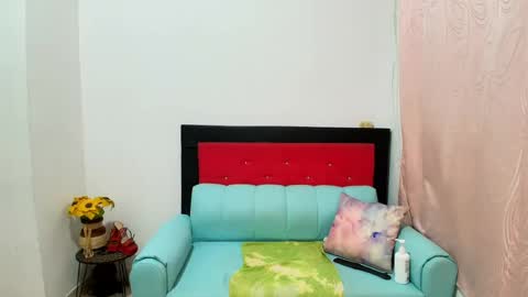 mia online show from June 17, 11:44 am