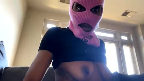 syita_ online show from November 12, 3:43 pm