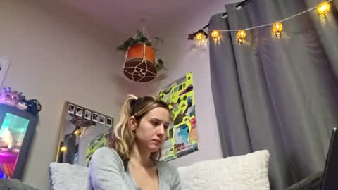 Taishabubblebutt online show from December 12, 6:10 pm