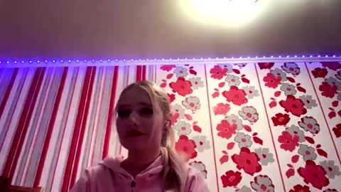 Mia online show from February 11, 3:24 pm