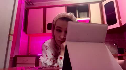 Mia online show from February 25, 7:12 pm