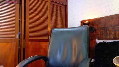    online show from October 1, 10:09 am