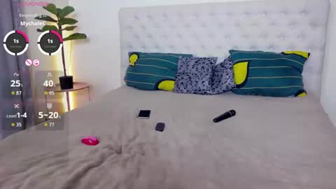 TamarraFox online show from June 12, 4:20 am