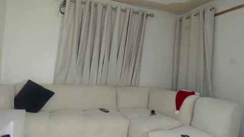 tania online show from December 15, 11:10 pm