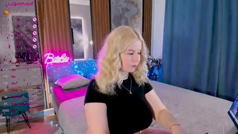 Snapshot of tasty__booty chatting on February 15, 2:26 am Ann online show from February 15, 2:26 am