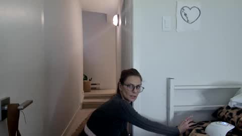 Apple Jucy online show from April 13, 7:25 pm