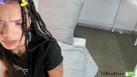 tattoedlexi_ online show from January 16, 10:22 am