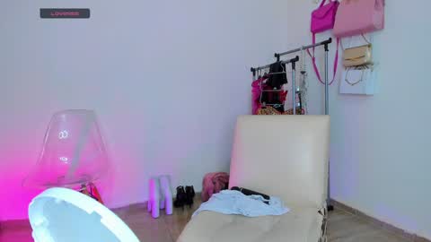 High Mami  online show from December 15, 8:30 am