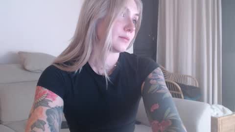 tattoobbgirl online show from December 2, 6:10 pm