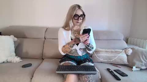 tattoobbgirl online show from July 2, 5:08 pm