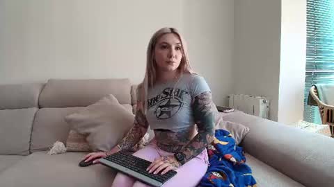 tattoobbgirl online show from June 19, 1:47 pm