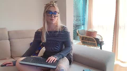 tattoobbgirl online show from June 16, 3:46 pm