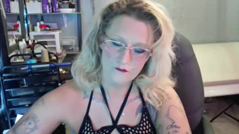 Lisa Lovely online show from January 25, 6:21 pm