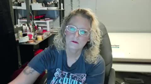 Lisa Lovely online show from January 10, 10:50 am