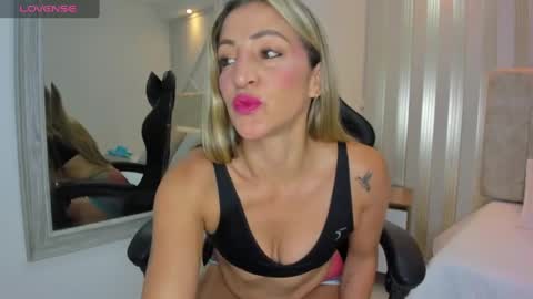 tayra online show from January 27, 7:56 pm