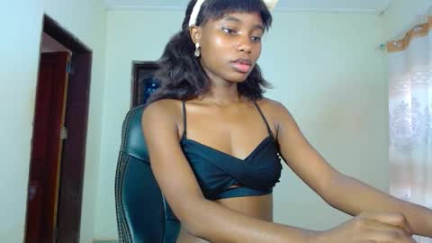 Snapshot of teasequeen01 chatting on September 26, 12:03 pm queen online show from September 26, 12:03 pm