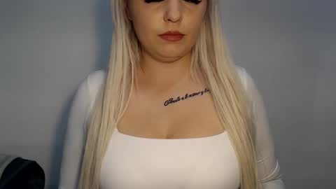 Teeyara  online show from November 26, 6:20 pm