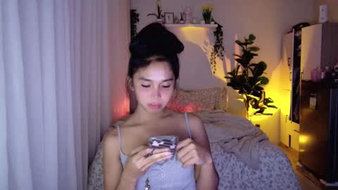 temptessa20 online show from November 1, 1:15 pm