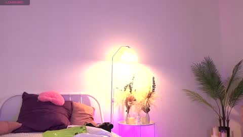 Snapshot of tender_babyy chatting on September 13, 12:13 pm Sexy girl Li online show from September 13, 12:13 pm