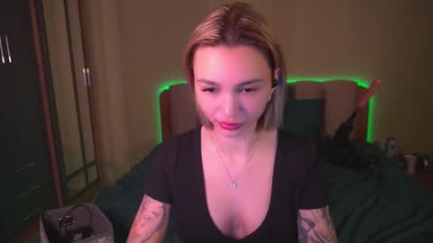 Snapshot of teona_amore chatting on February 13, 6:30 am Teya online show from February 13, 6:30 am