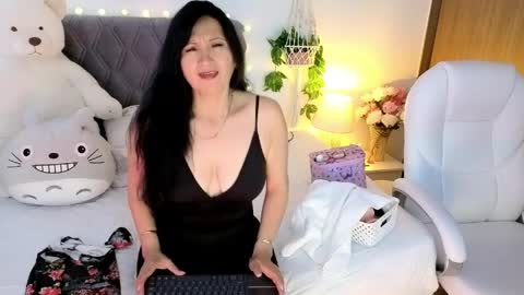 Emily online show from April 7, 5:15 pm