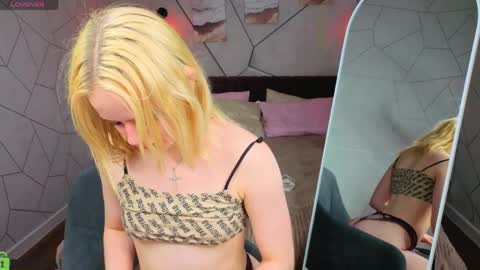 Tessa online show from April 2, 1:41 pm