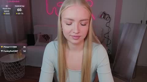 TessaHamilton online show from March 1, 8:14 am