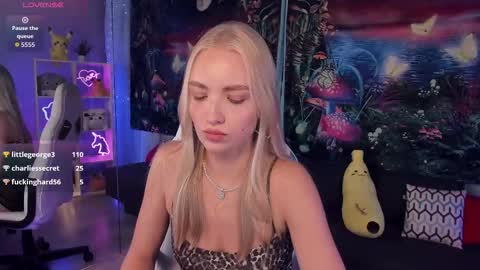 Snapshot of tessahamilton chatting on October 9, 12:31 pm TessaHamilton online show from October 9, 12:31 pm