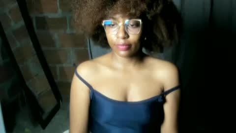 thaimy_ online show from June 30, 2:44 am