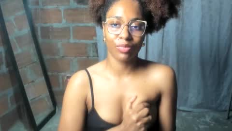 thaimy_ online show from June 11, 2:53 am