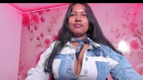 Snapshot of thais_waldrof chatting on February 20, 2:07 am Andreina online show from February 20, 2:07 am