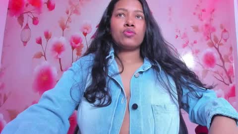 Snapshot of thais_waldrof chatting on February 14, 4:04 am Andreina online show from February 14, 4:04 am