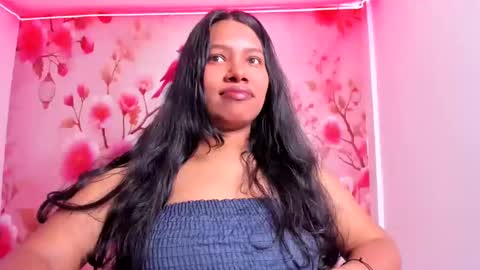 Snapshot of thais_waldrof chatting on February 2, 2:17 am Andreina online show from February 2, 2:17 am