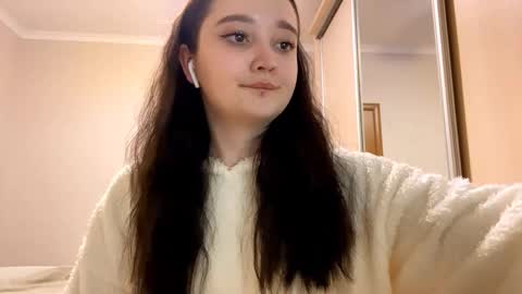 Yumi online show from February 7, 6:56 pm