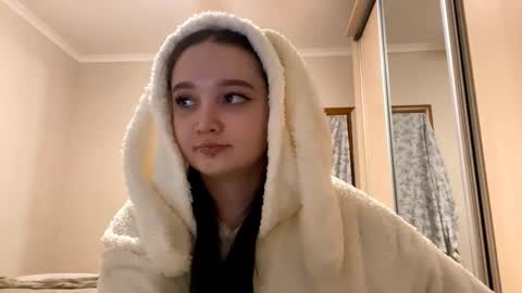 Yumi online show from February 9, 2:08 pm