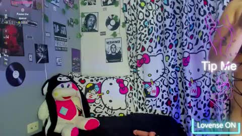 Snapshot of thania_777 chatting on October 28, 5:02 am Thania online show from October 28, 5:02 am