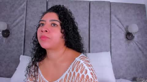 thara webstter online show from December 16, 11:49 am