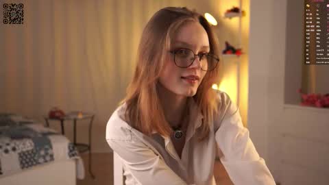 Snapshot of theadrewett chatting on October 4, 6:12 pm Emma online show from October 4, 6:12 pm