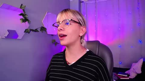 Snapshot of thegodmother_gh chatting on October 29, 3:44 am Peyton online show from October 29, 3:44 am